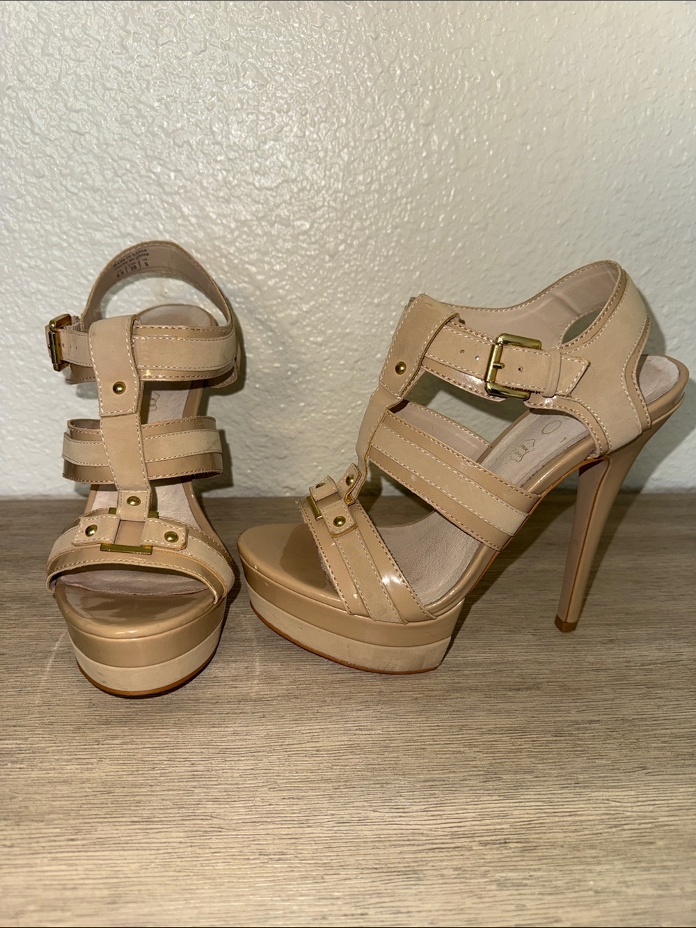 Aldo nude patent leather and suede strappy platform heels vintage 2011